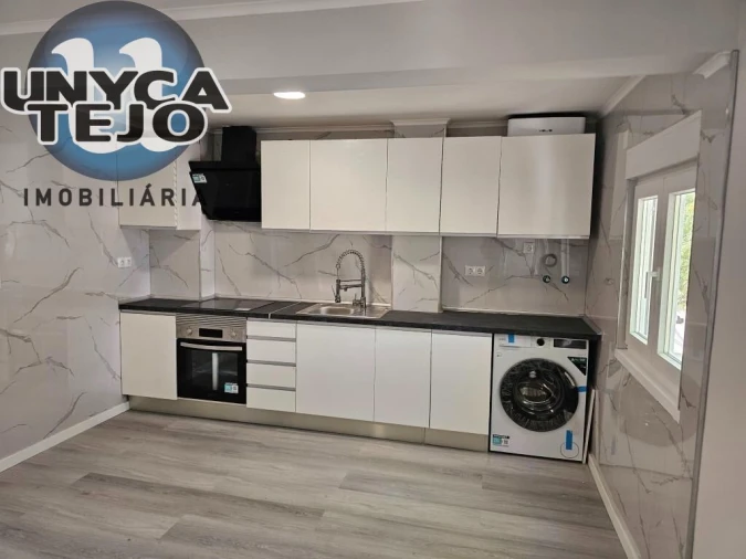 Apartamento T3 para Venda em Laranjeiro e Feijó
