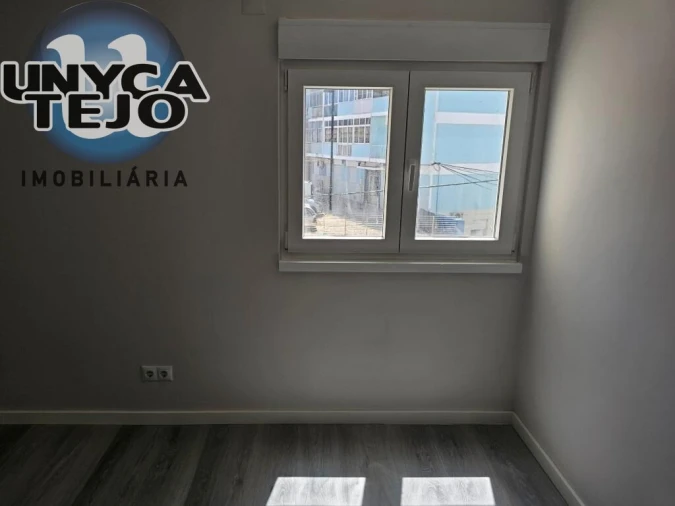 Apartamento T3 para Venda em Laranjeiro e Feijó Foto 17
