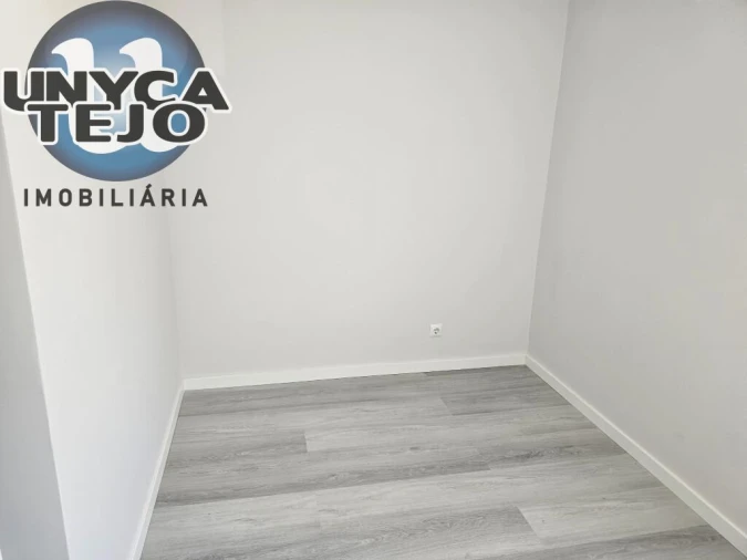 Apartamento T3 para Venda em Laranjeiro e Feijó Foto 18