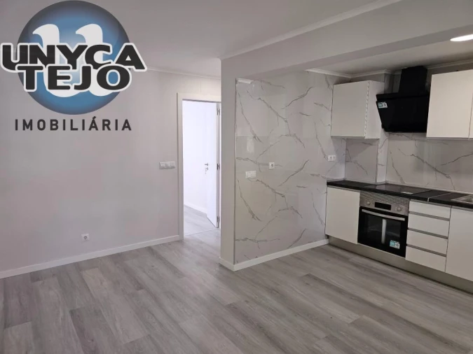 Apartamento T3 para Venda em Laranjeiro e Feijó Foto 4