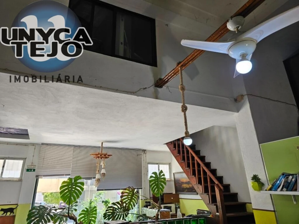 Negócio para Venda em Laranjeiro e Feijó Foto 28