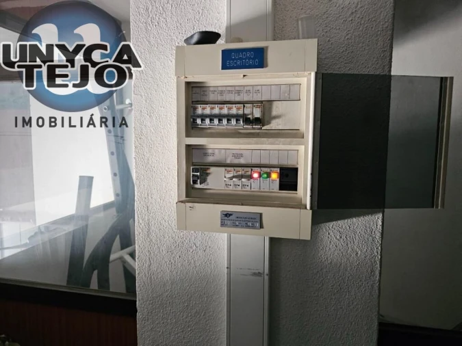 Negócio para Venda em Laranjeiro e Feijó Foto 24
