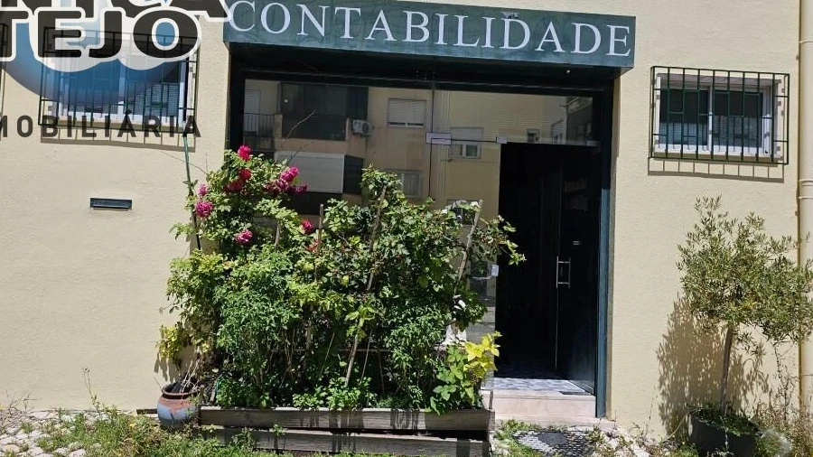 Negócio para Venda em Laranjeiro e Feijó