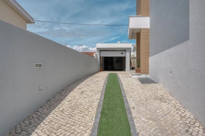 Moradia T4 para Venda em São Domingos de Rana