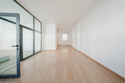 Negócio para Venda em Santo António dos Cavaleiros e Frielas