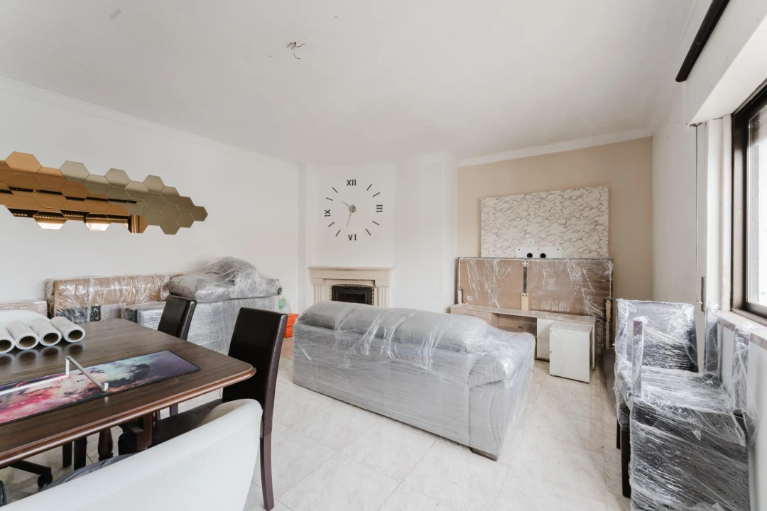 Apartamento T2 para Venda em Queluz e Belas Foto 2