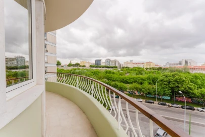 Apartamento T2 para Venda em Campolide