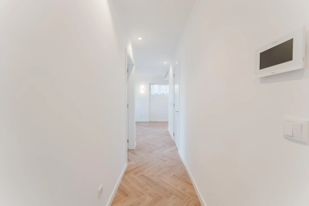 Apartamento T2 para Venda em Campolide Foto 9