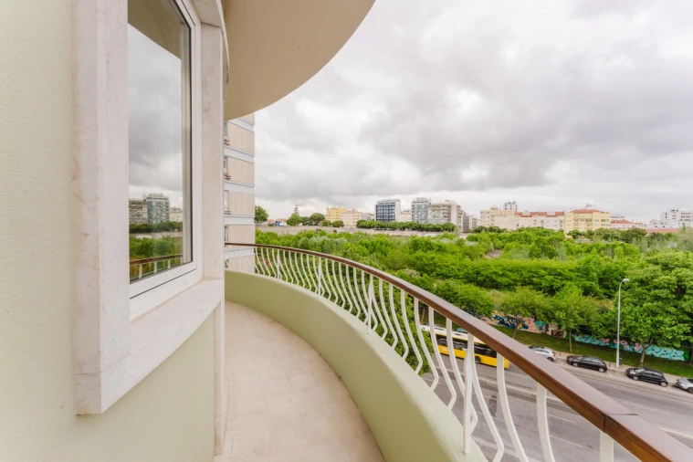 Apartamento T2 para Venda em Campolide Foto 18