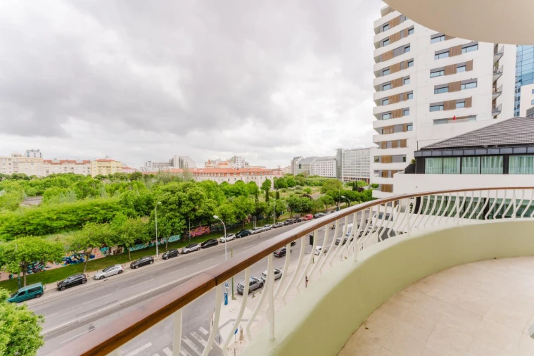 Apartamento T2 para Venda em Campolide Foto 5