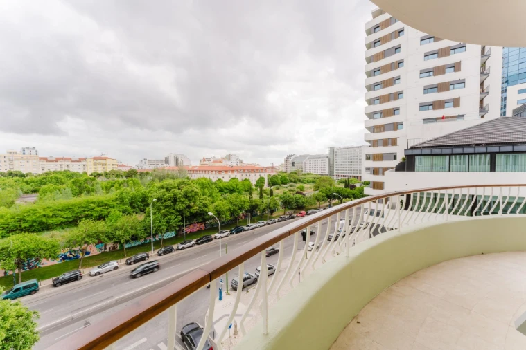 Apartamento T2 para Venda em Campolide Foto 24