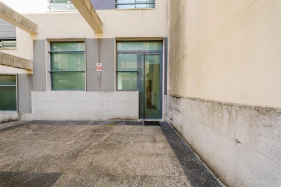 Negócio para Venda em Santo António dos Cavaleiros e Frielas
