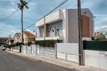 Moradia T4 para Venda em São Domingos de Rana