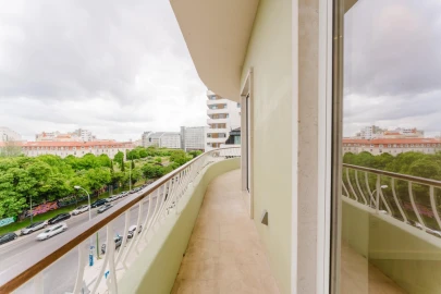 Apartamento T2 para Venda em Campolide