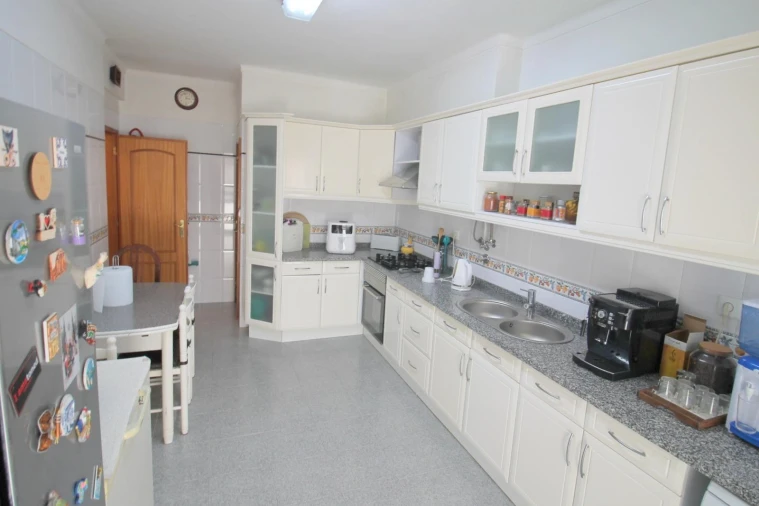 Apartamento T3 para Venda em Rio de Mouro Foto 14