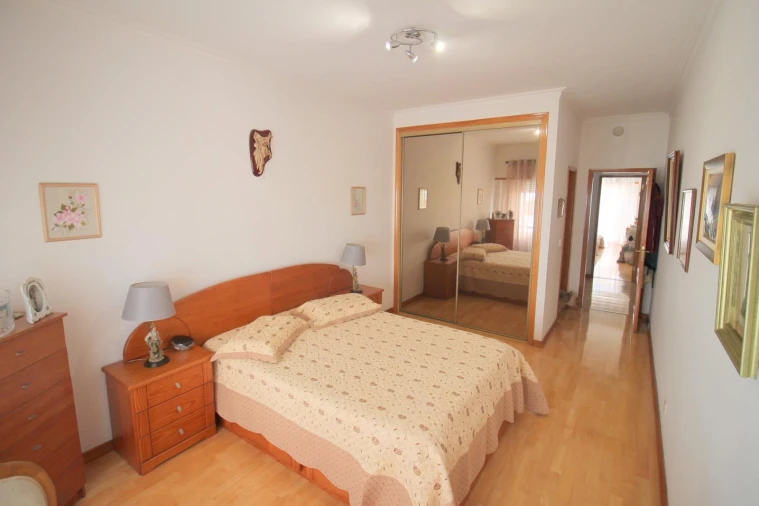Apartamento T3 para Venda em Rio de Mouro Foto 3