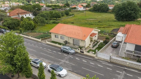 Moradia T3 para Venda em Moreira de Conegos