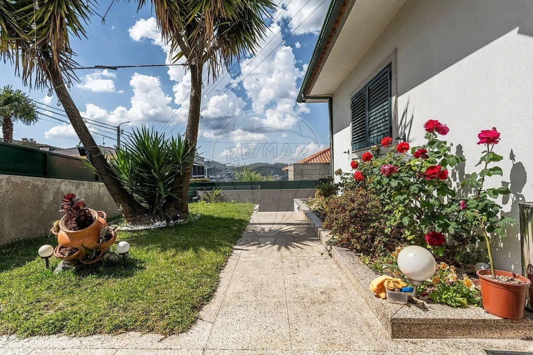 Moradia T4 para Venda em Aldão Foto 28
