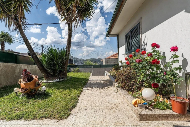 Moradia T4 para Venda em Aldão Foto 28