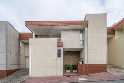 Moradia T4 para Venda em Paços de Ferreira