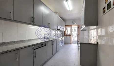 Apartamento T3 para Venda em Póvoa de Varzim, Beiriz e Argivai