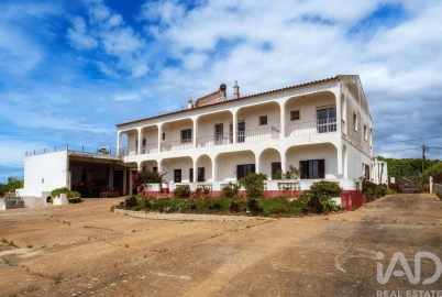 Moradia T6 para Venda em Quarteira