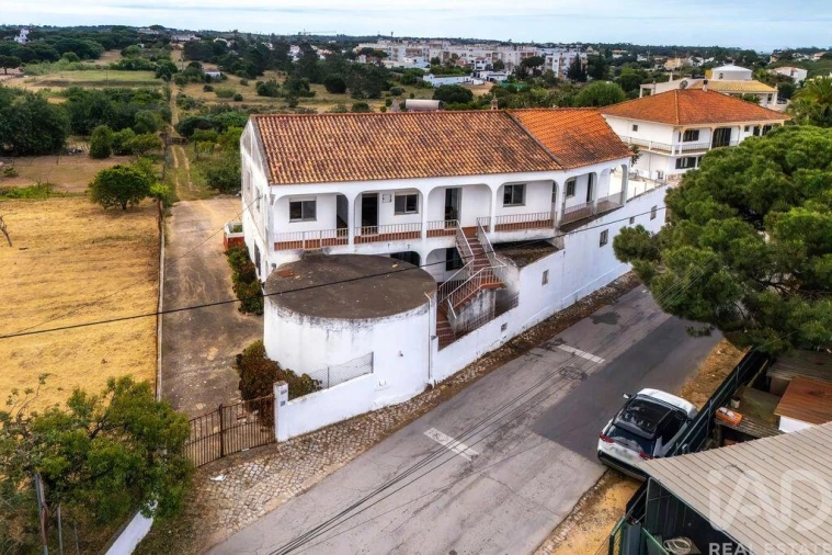 Moradia T6 para Venda em Quarteira Foto 18