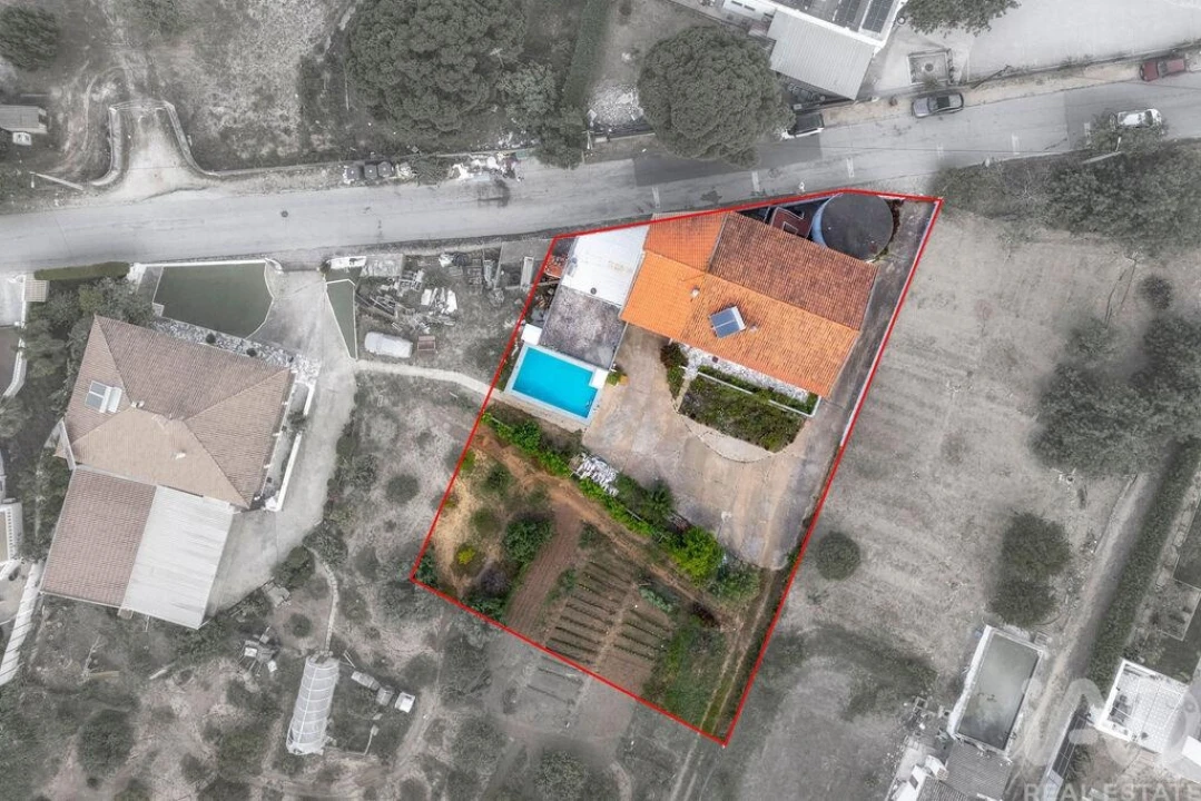 Moradia T6 para Venda em Quarteira Foto 3