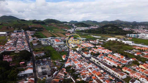 Moradia T3 para Venda em Ponta Delgada (São Sebastião)