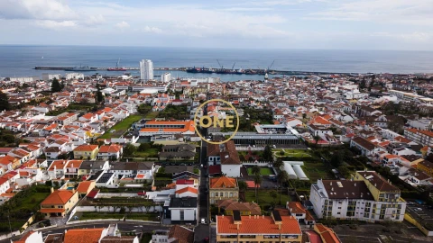 Moradia T3 para Venda em Ponta Delgada (São Sebastião)