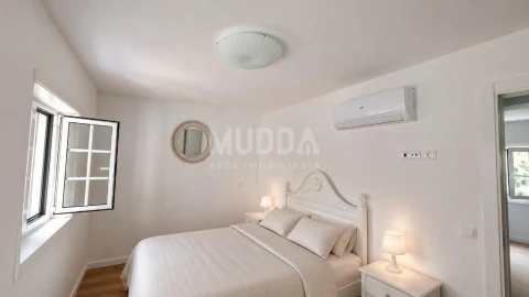 Apartamento T1 para Venda em Sé, Santa Maria e Meixedo