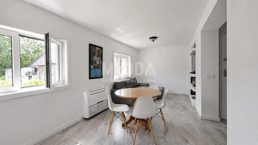 Apartamento T1 para Venda em Sé, Santa Maria e Meixedo Foto 3