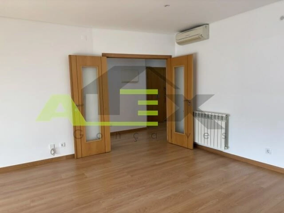 Apartamento T3 para Venda em Odivelas Foto 4