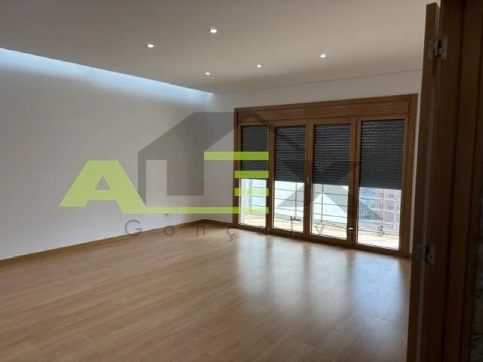 Apartamento T3 para Venda em Odivelas Foto 2