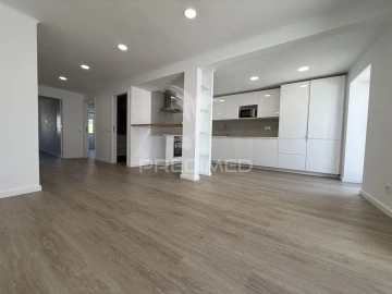 Apartamento T2 para Venda em Romeira e Várzea