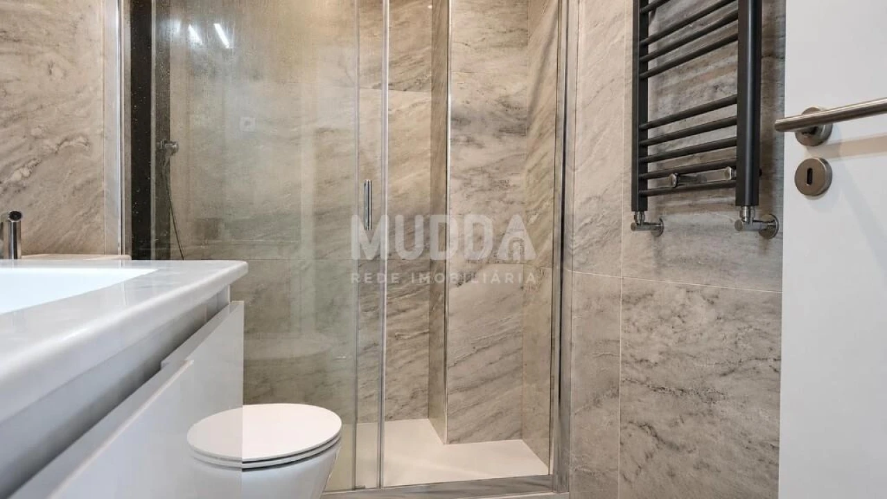 Apartamento T1 para Venda em Sé, Santa Maria e Meixedo Foto 6