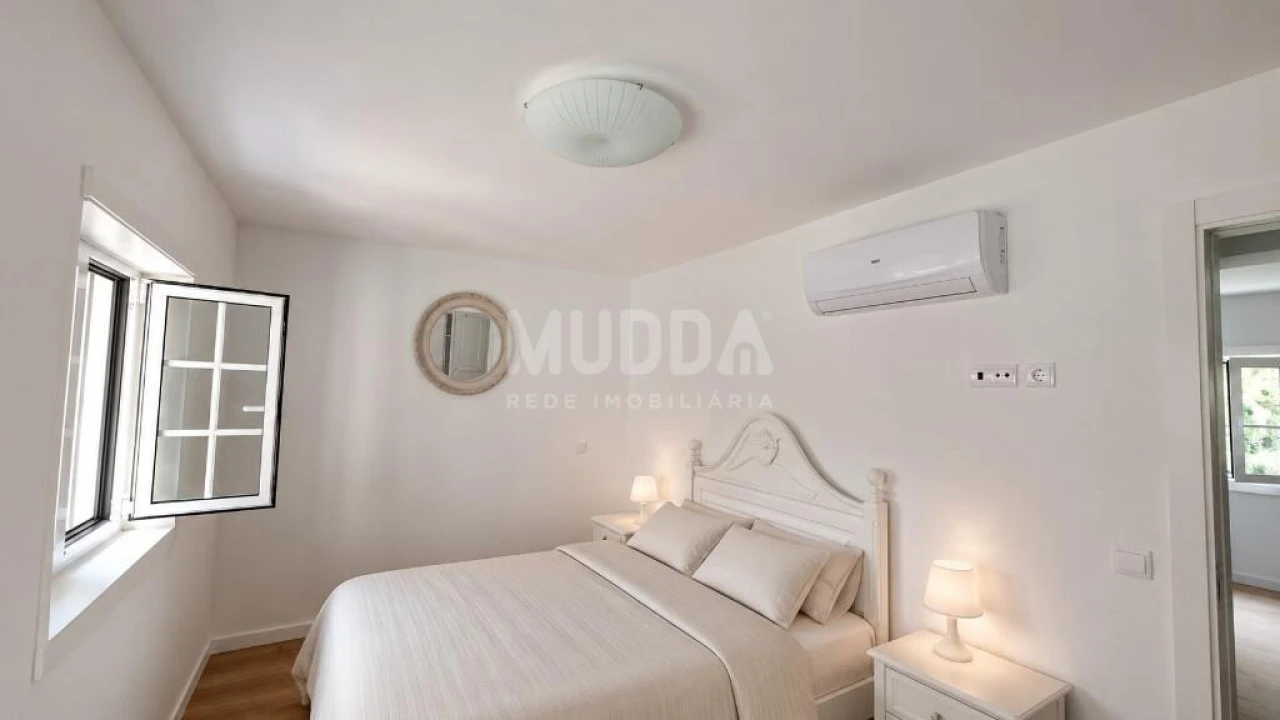 Apartamento T1 para Venda em Sé, Santa Maria e Meixedo Foto 4