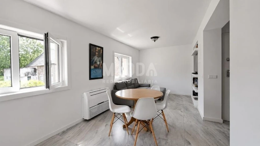 Apartamento T1 para Venda em Sé, Santa Maria e Meixedo