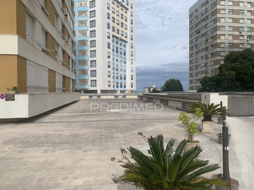 Apartamento T3 para Venda em Moscavide e Portela Foto 16