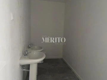 Armazém para Arrendamento em Arnoso (Santa Maria e Santa Eulália) e Sezures