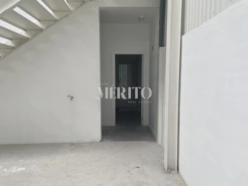Armazém para Arrendamento em Arnoso (Santa Maria e Santa Eulália) e Sezures