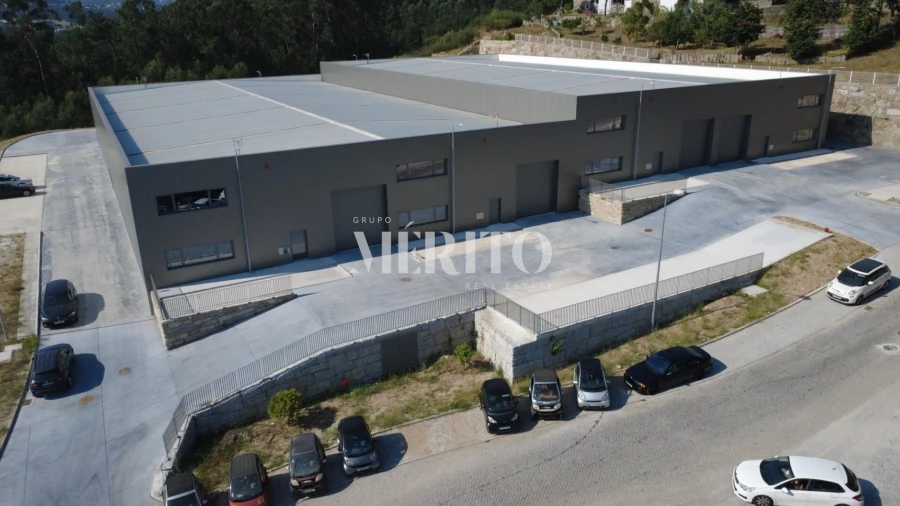 Armazém para Arrendamento em Arnoso (Santa Maria e Santa Eulália) e Sezures