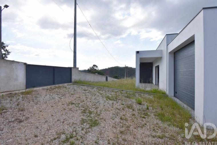 Moradia T3 para Venda em São Miguel, Santa Eufémia e Rabaçal Foto 33