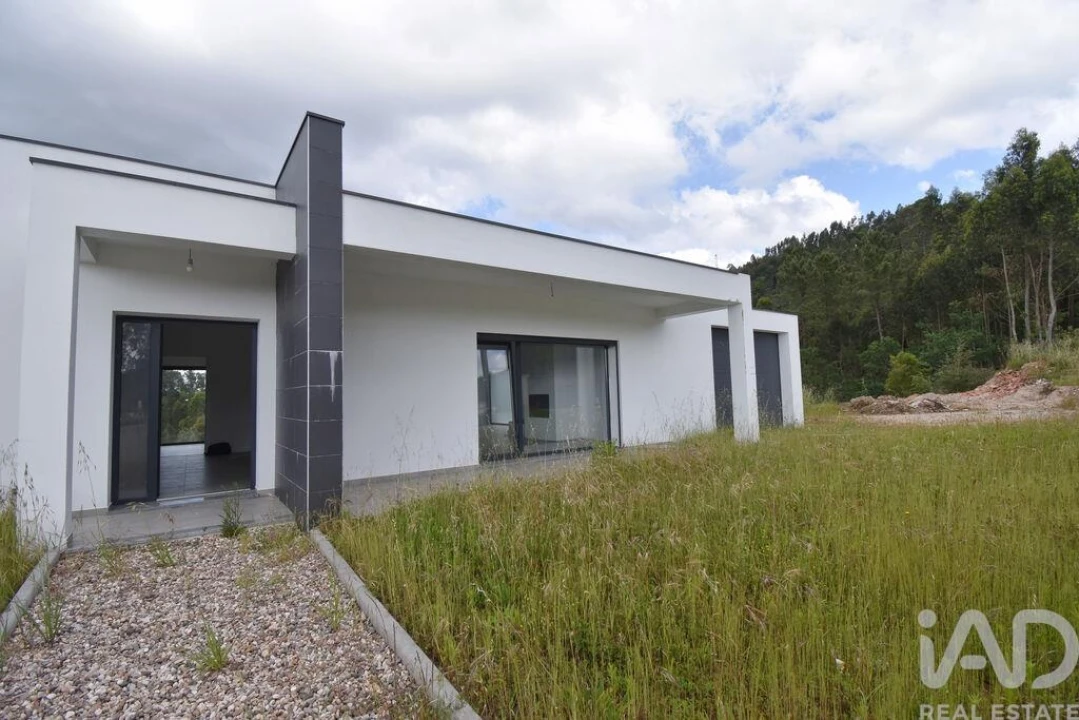 Moradia T3 para Venda em São Miguel, Santa Eufémia e Rabaçal Foto 2