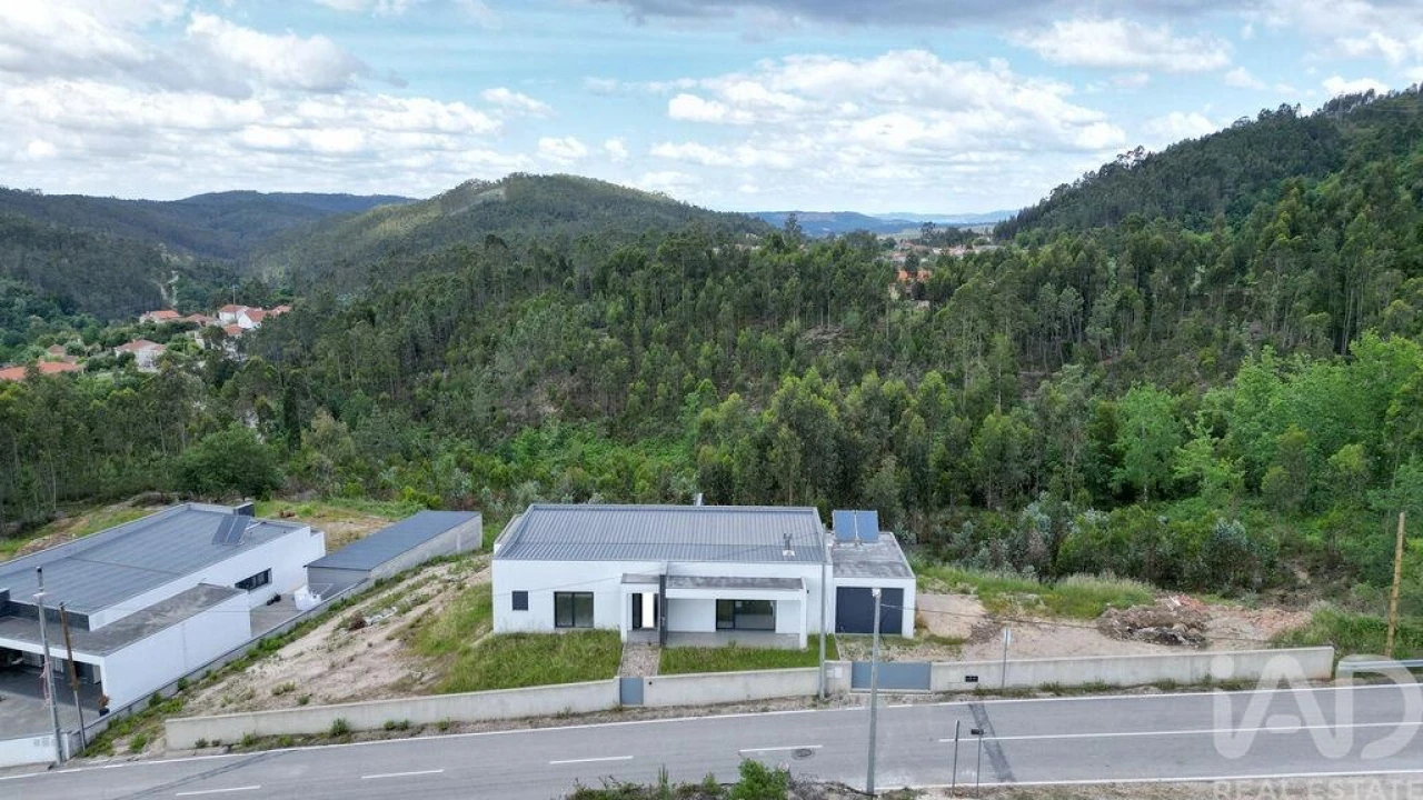 Moradia T3 para Venda em São Miguel, Santa Eufémia e Rabaçal Foto 1