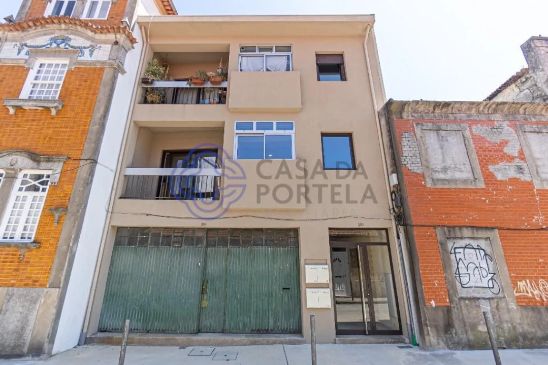 Apartamento T2 para Venda em Cedofeita, Santo Ildefonso, Sé, Miragaia, São Nicolau e Vitória Foto 1