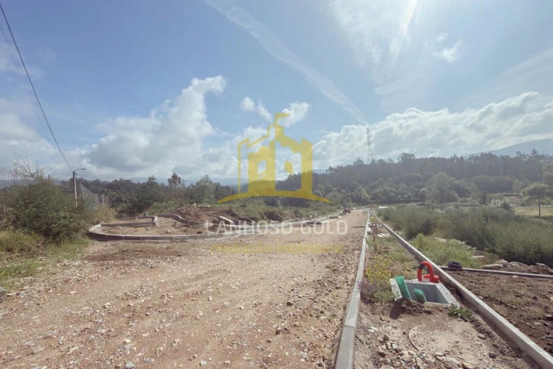 Terreno para Venda em Águas Santas e Moure Foto 1