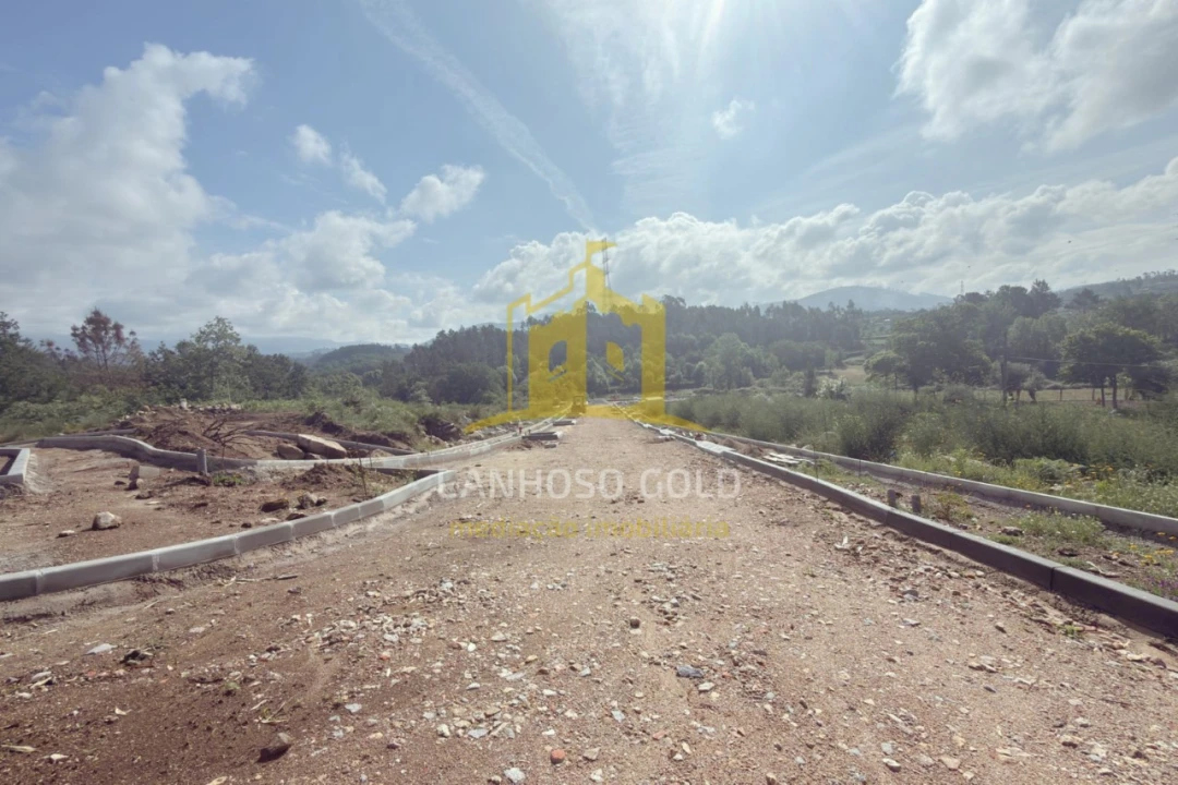 Terreno para Venda em Águas Santas e Moure Foto 2