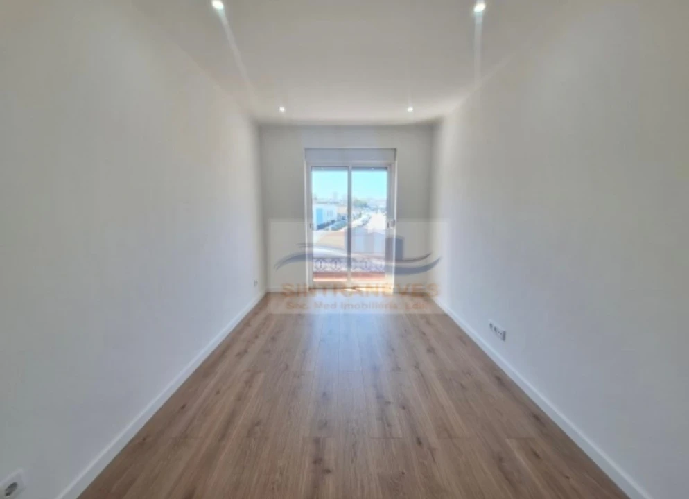 Apartamento T1 para Venda em Águas Livres Foto 3