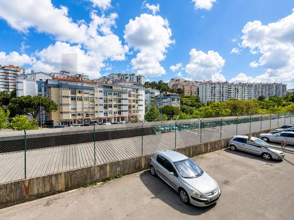 Apartamento T3 para Venda em Rio de Mouro Foto 28